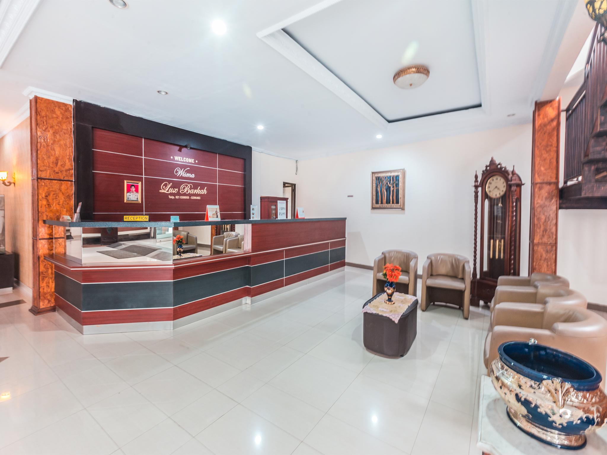 Oyo 1667 Wisma Lux Barkah Jakarta Exterior photo