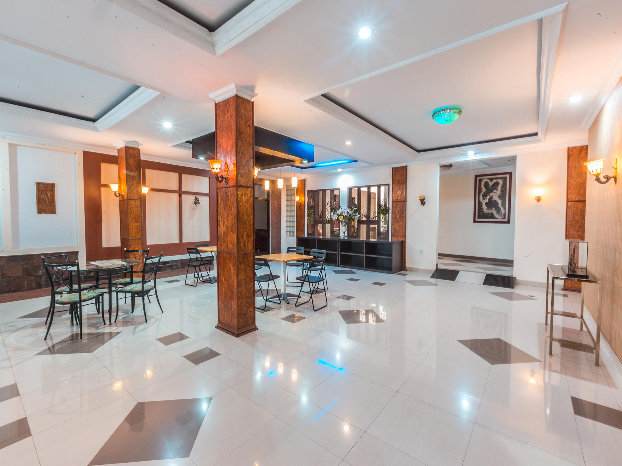 Oyo 1667 Wisma Lux Barkah Jakarta Exterior photo