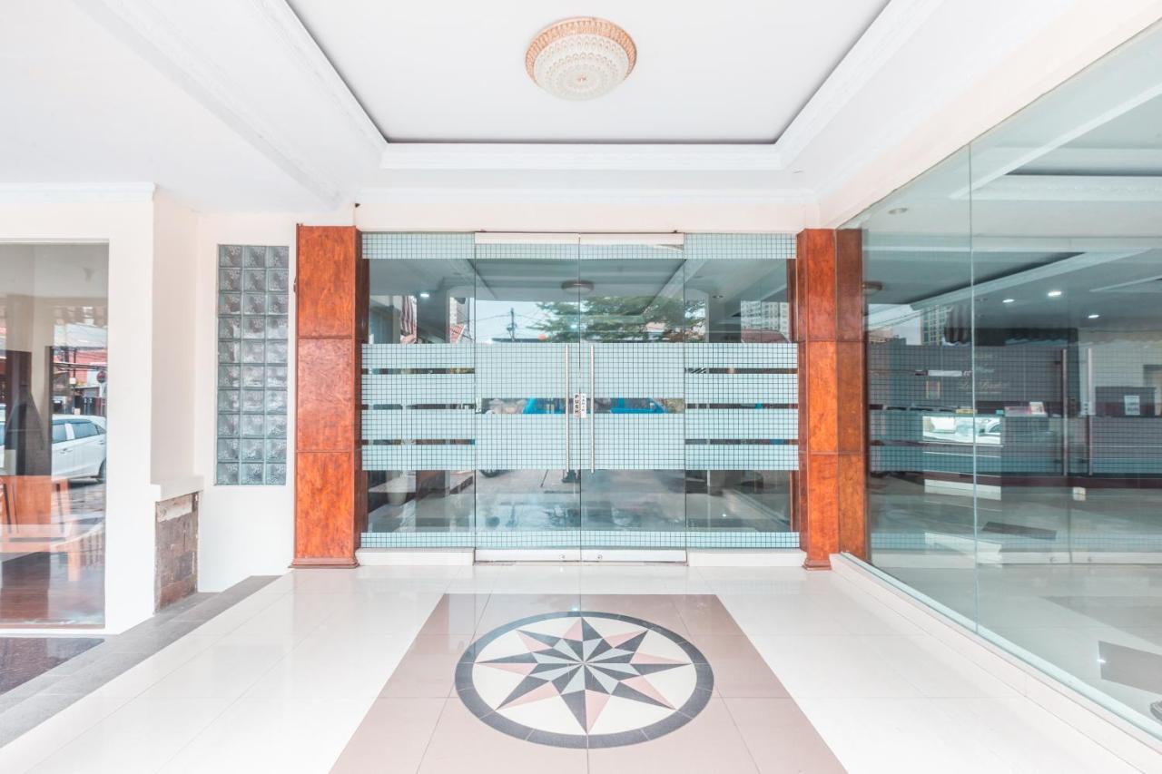 Oyo 1667 Wisma Lux Barkah Jakarta Exterior photo